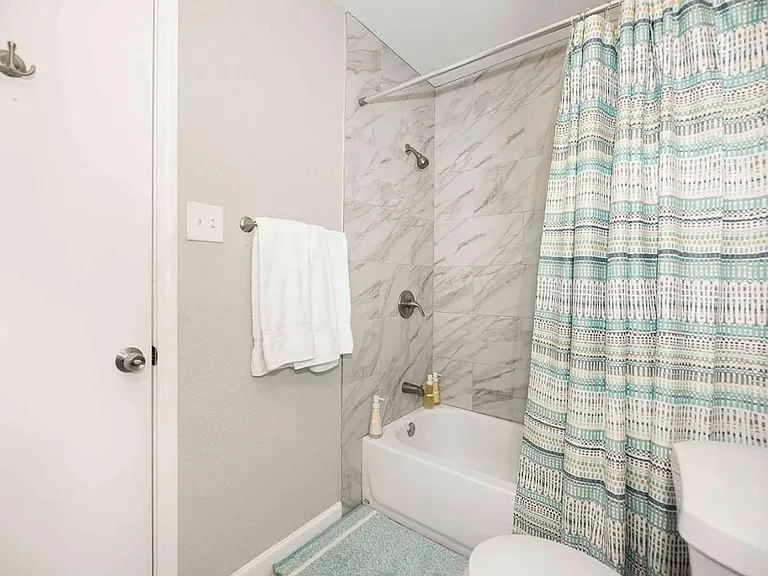 1407 E 35th St — Photo 14