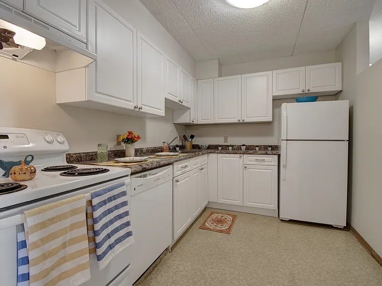 2131 Broad St — Photo 6