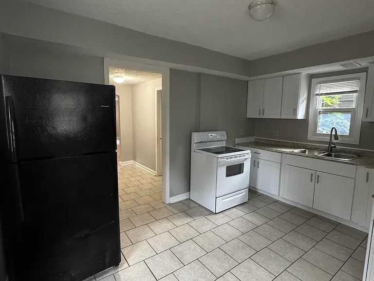 605 Harry St — Photo 11