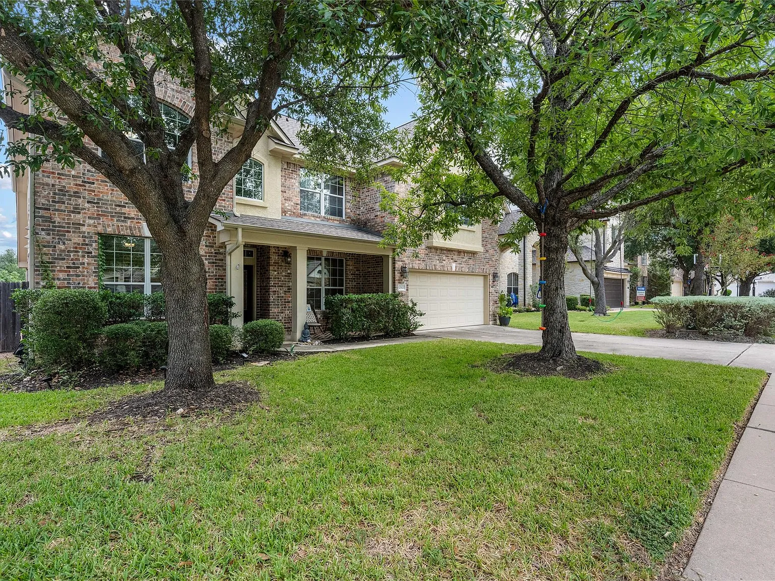 5 bed, 3.5 bath, 3595 sqft, $6,000 — Photo 2
