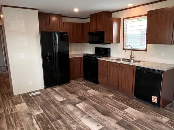 317 25th Ave E, Sault Sainte Marie, MI 49783
