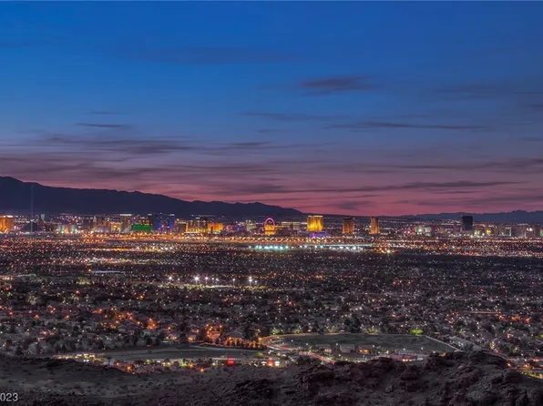 572 Magma Peak Dr, Henderson, NV 89012