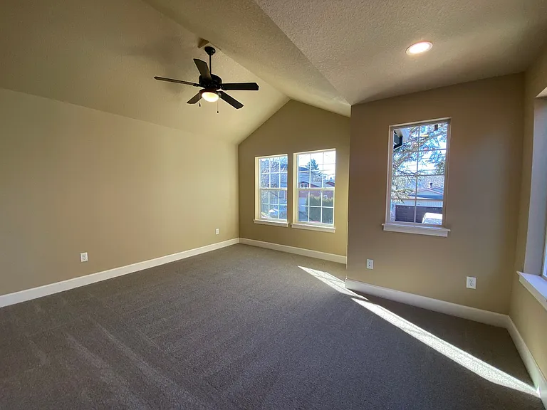 9126 N Seward Ave — Photo 20