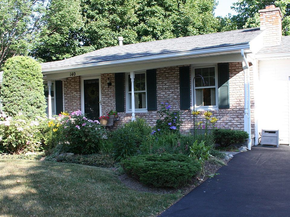 1st image of 140 Deerfield Dr