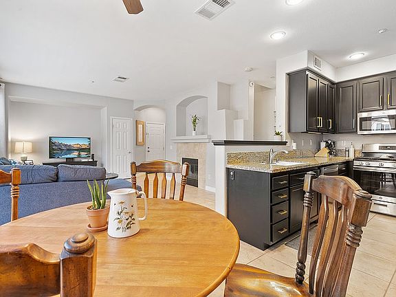 3rd image of 41549 Wild Ivy Ave Unit 4