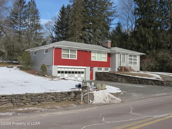 354 Country Club Rd, Dallas, PA 18612