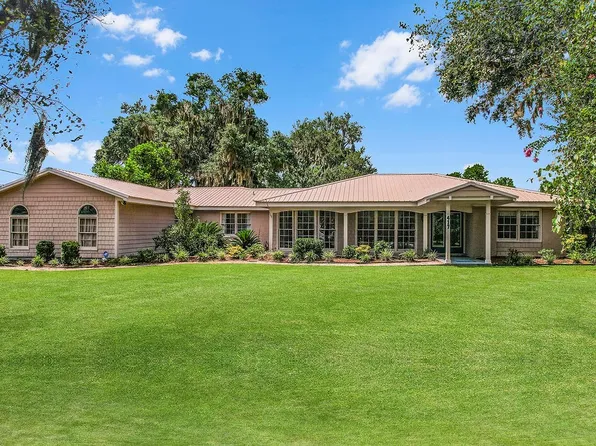 417 Fort King George Dr, Darien, GA 31305