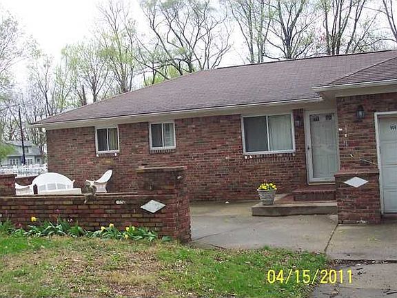 3rd image of 908 E Markwood Ave
