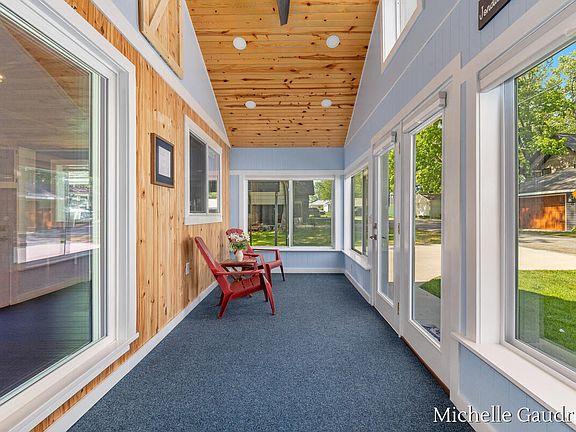 5th image of 621 Eagle Point Rd