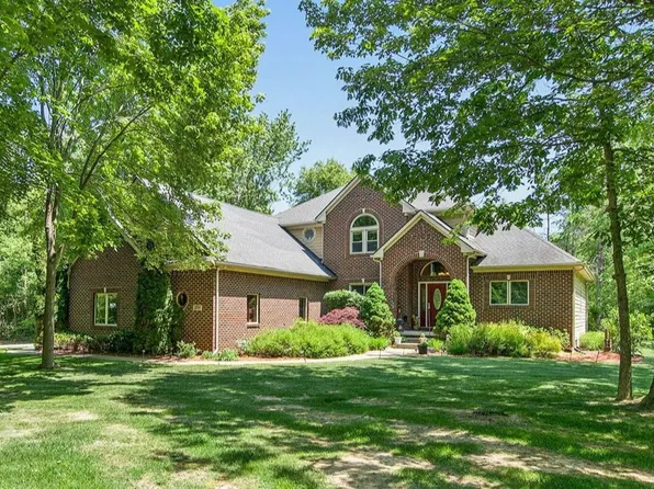 5890 Katie Ln, Ann Arbor, MI 48105