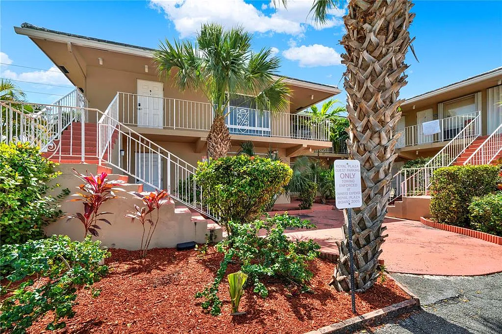 2 bed, 916 sqft, $2,500 — Photo 1