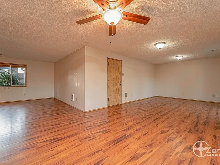 1401 SE Park Crest Ave — Photo 10
