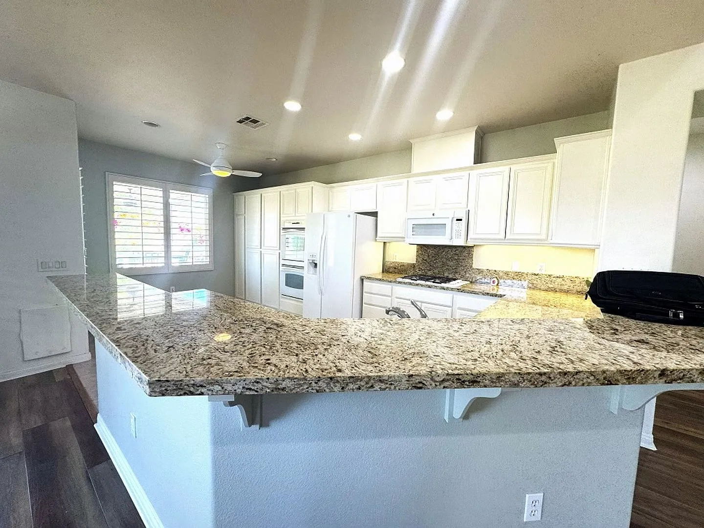 Beautiful Single story house Indian Palms Country Club. Gated Community with Tons of upgrades — Photo 4