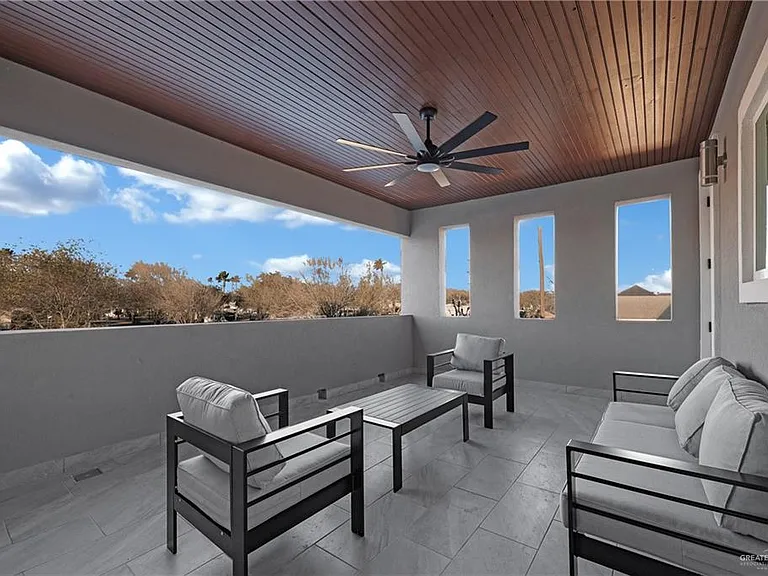 600 W Seminole Ave — Photo 2