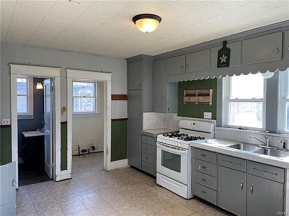 3rd image of 100 E Dyke St