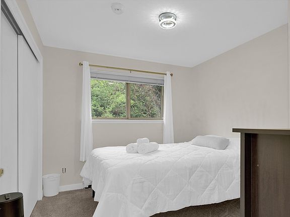 5th image of 4422 108th Ave E #1
