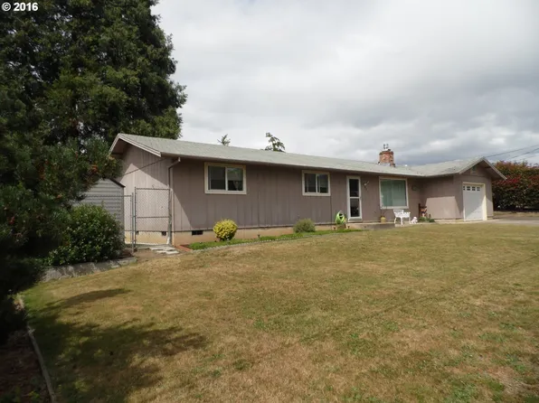 801 NE Jenny Ln, Myrtle Creek, OR 97457