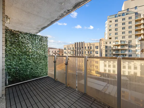 133-38 Sanford Avenue image 11 of 21