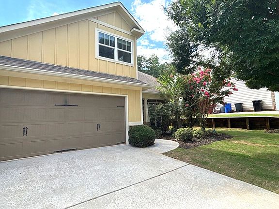 2nd image of 1018 Silver Lake Dr