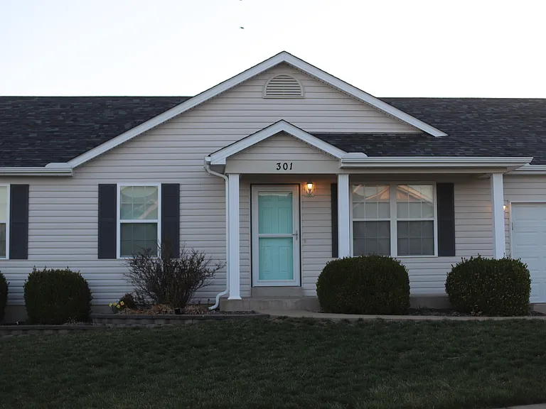 301 Double Creek Dr — Photo 1
