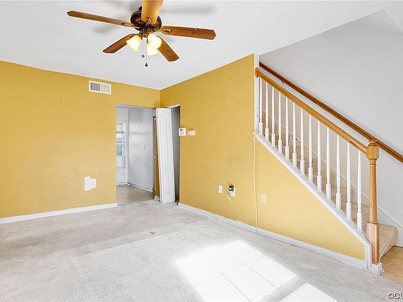 5th image of 3524 E Richmond Rd #U106