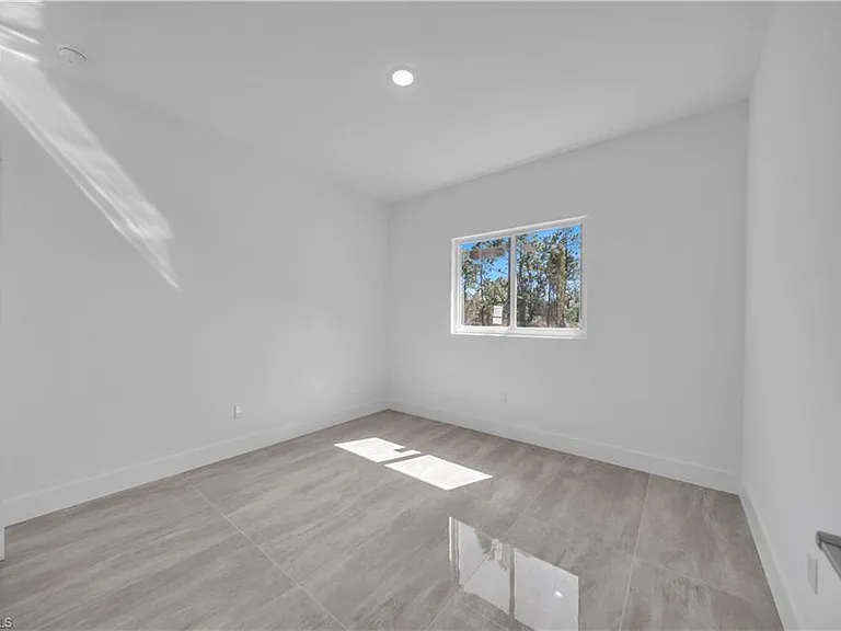 1142 Dutchess St E — Photo 21