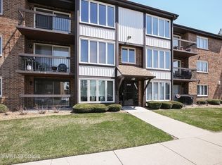 4900 Circle Ct APT 204, Crestwood, IL 60445