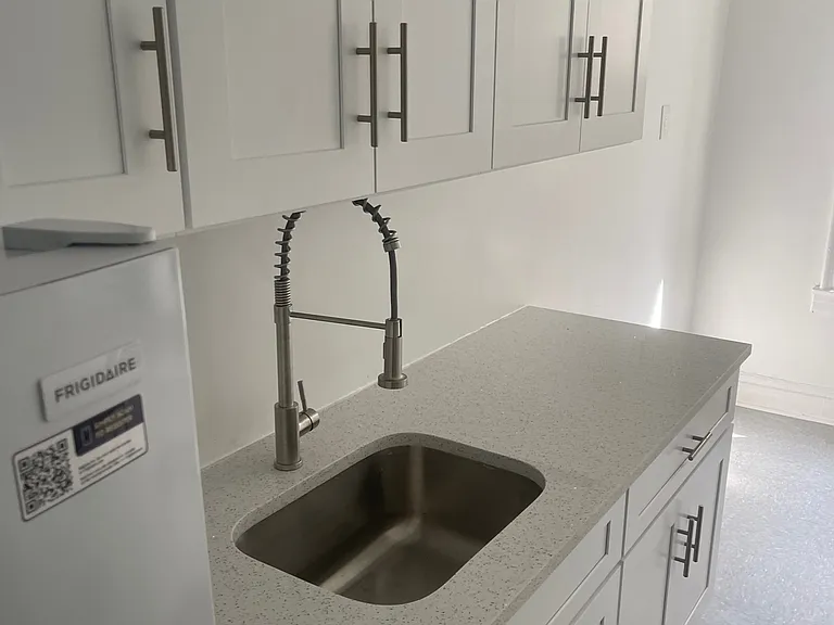 4011 Kings Hwy #8W — Photo 3