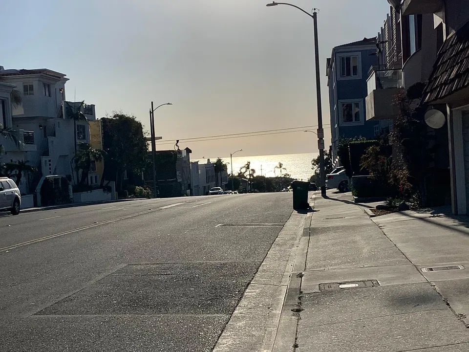 740 Manhattan Beach Blvd #D