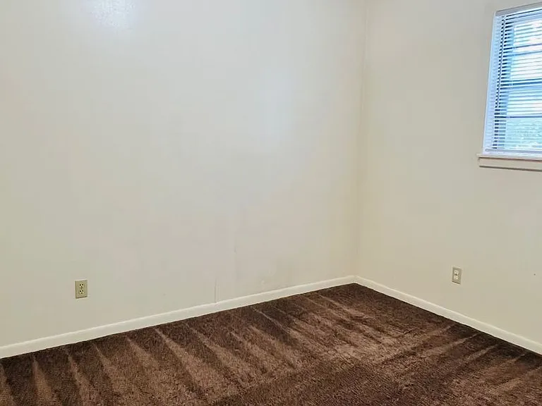 615 W 12th St #2 — Photo 5