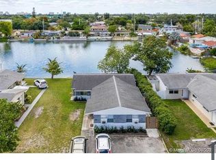 1062 SW 2nd St, Hallandale Beach, FL 33009