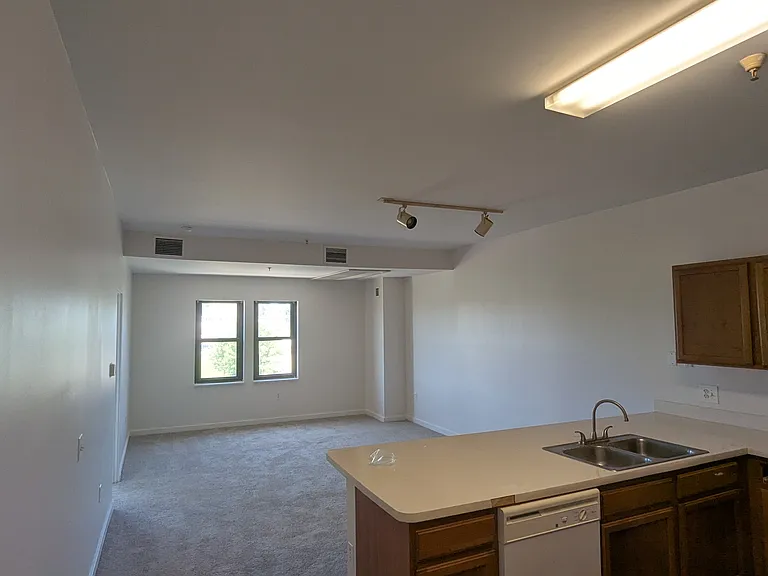 115 West st — Photo 6