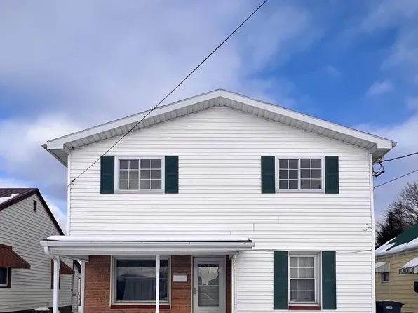 105 E Pollock St, Paden City, WV 26159