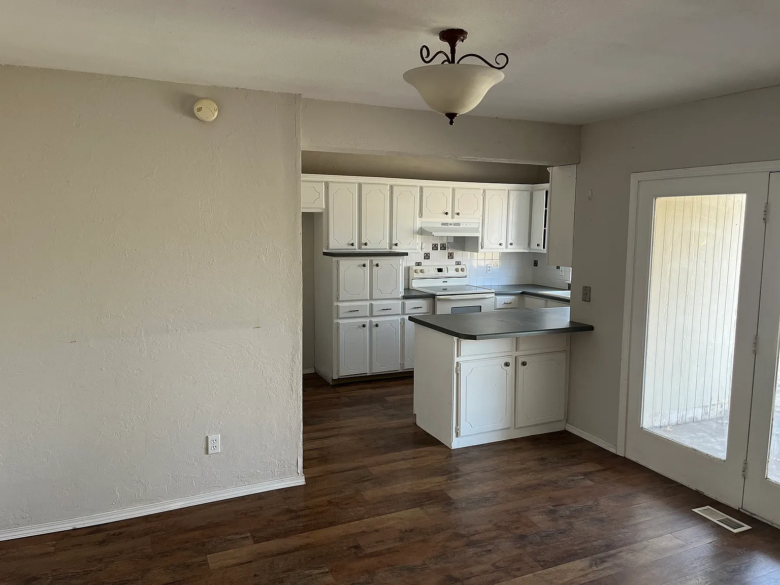 4 bed, 1980 sqft, $1,900 — Photo 2