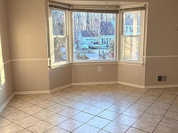 5th image of 7910 Richfield Rd