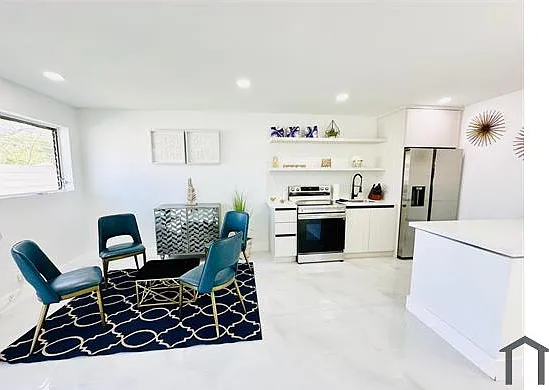 2 bed, 650 sqft, $2,280 — Photo 1