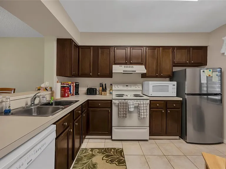 5205 Lake Village Dr #16 — Photo 4