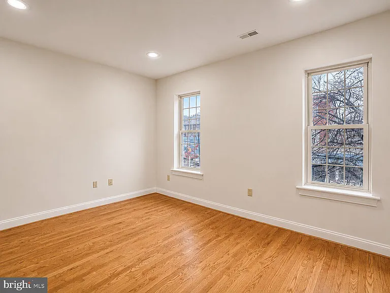 2542 W Girard Ave #2 — Photo 8