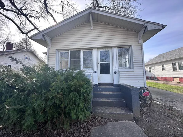 28 Delaware Ave, Danville, IL 61832