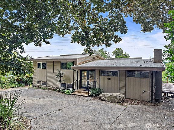 2nd image of 9656 Beacon Avenue S