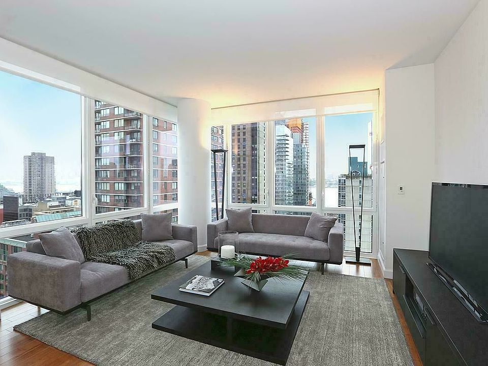 1st image of 175 W 60th St #19D