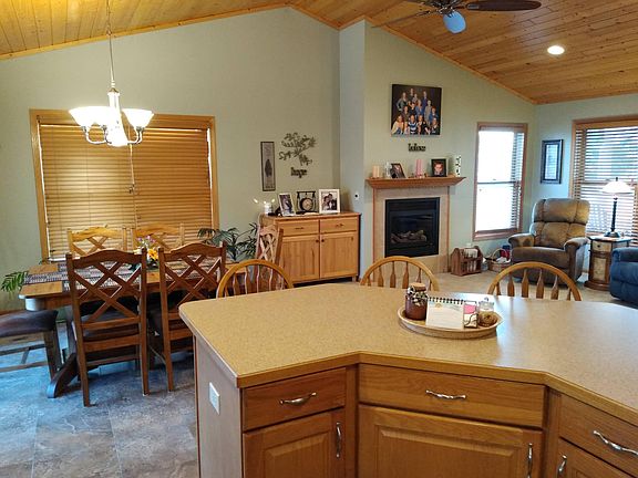 3rd image of 679 Lake Forest Cir
