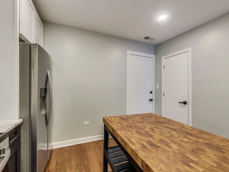 1831 W Fletcher St #1 — Photo 11