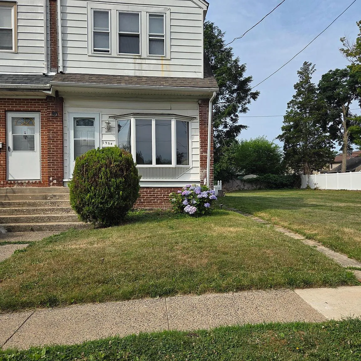 3 bed, 1344 sqft, $2,200 — Photo 1