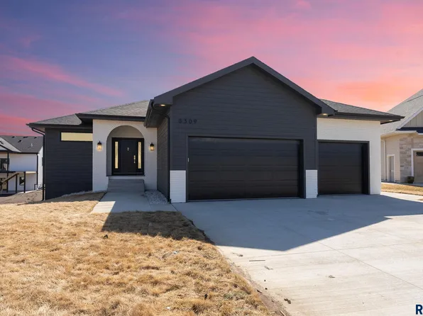 8309 E Sheridan Cir, Sioux Falls, SD 57110