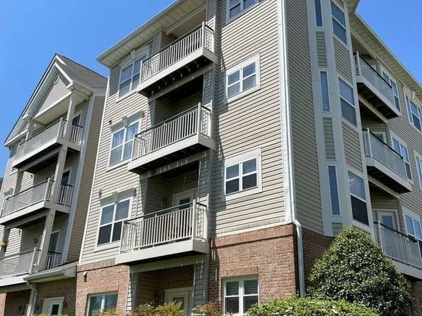 6579 Grange Ln Unit 204, Alexandria, VA 22315