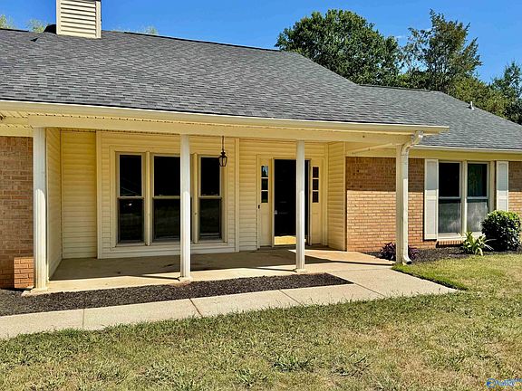 2nd image of 205 S Oxford Cir