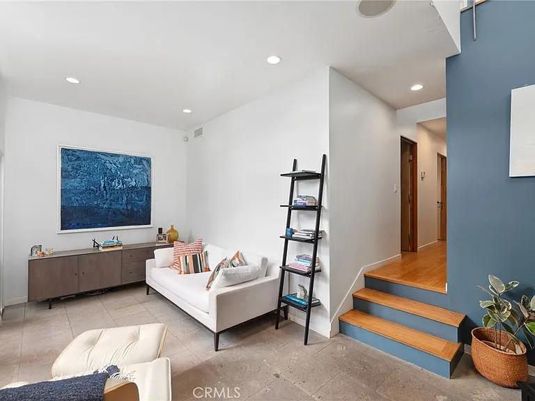 701 Loma Dr — Photo 6