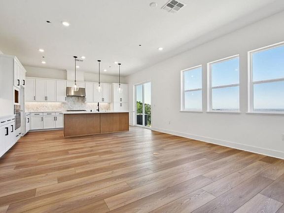 3rd image of 32266 Beatty Dr