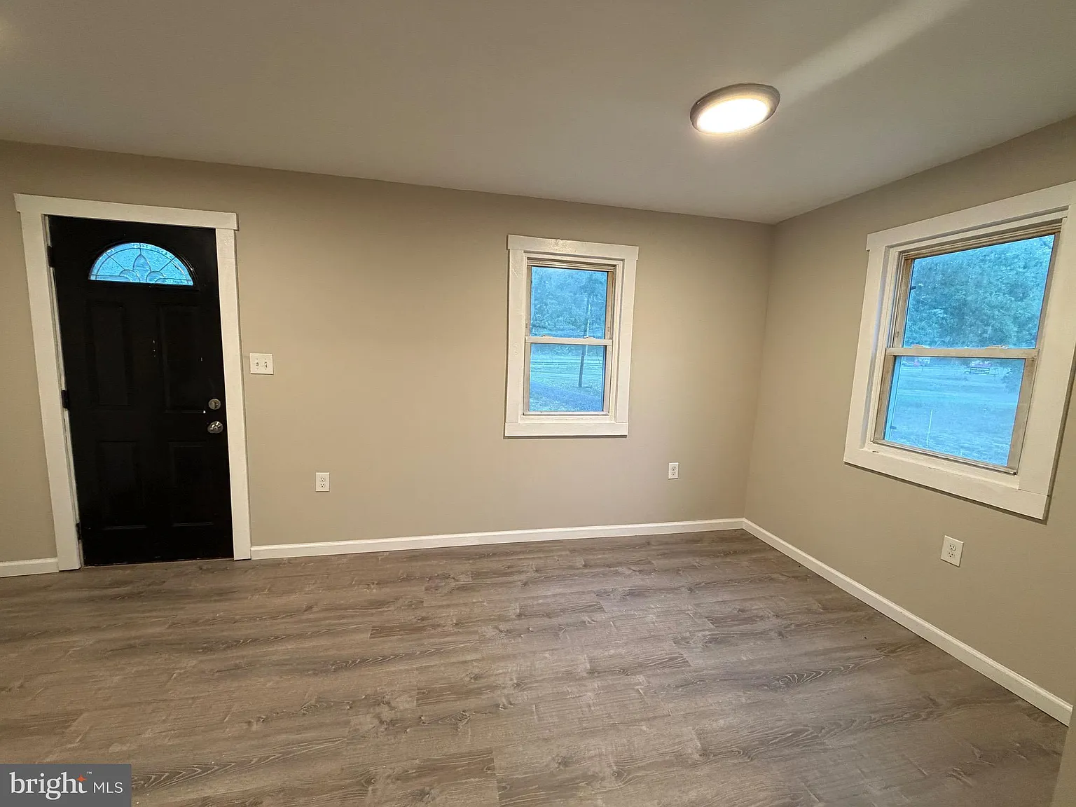 3 bed, 828 sqft, $2,000 — Photo 2